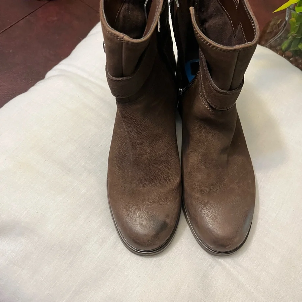 Rockport side zip/buckle boot